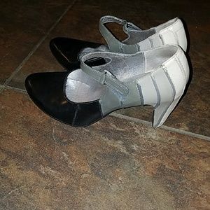 Tsubo Black and Gray Heels